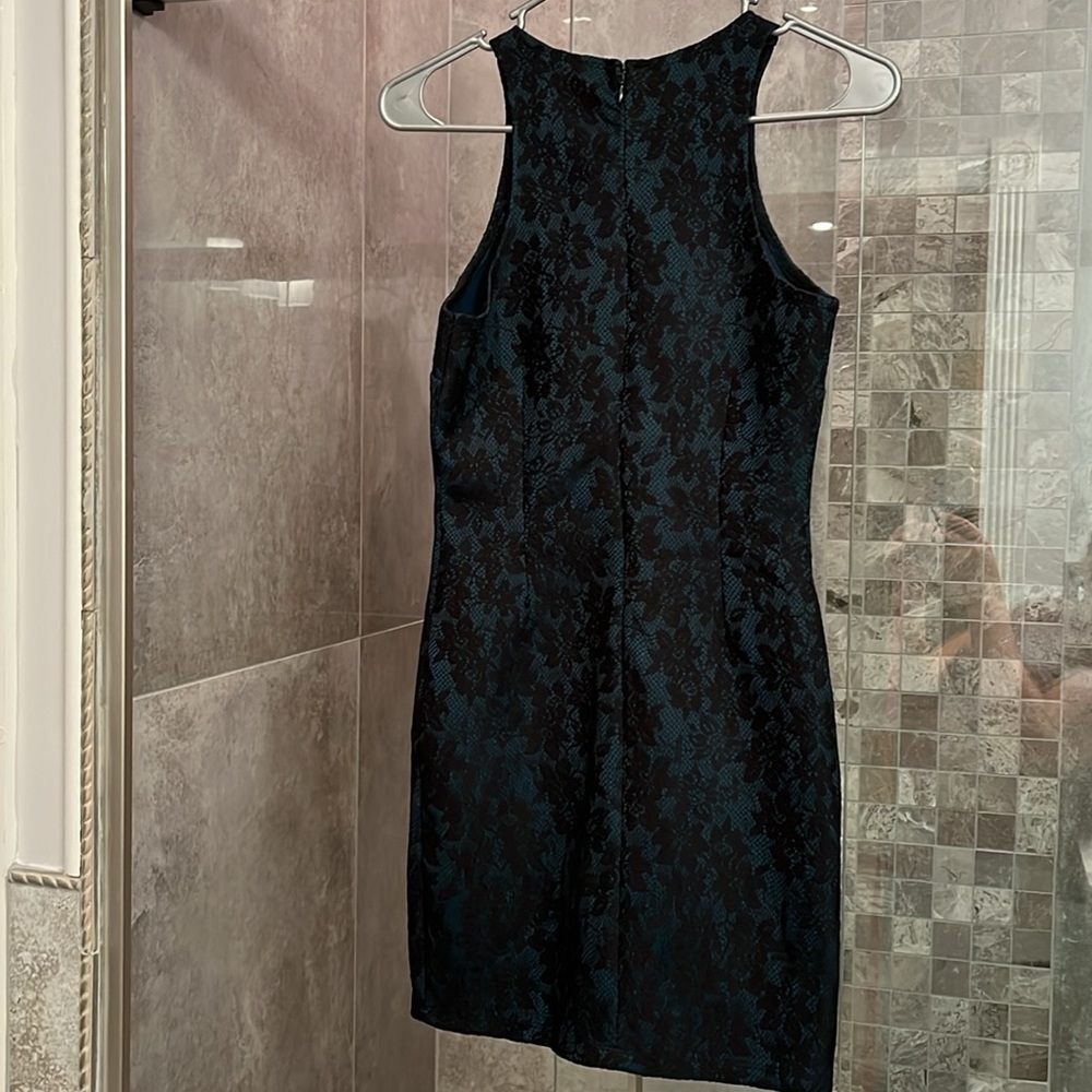 Forever 21 fitted stretch dress with lace overlay- excellent condition Small - Picture 2 of 6